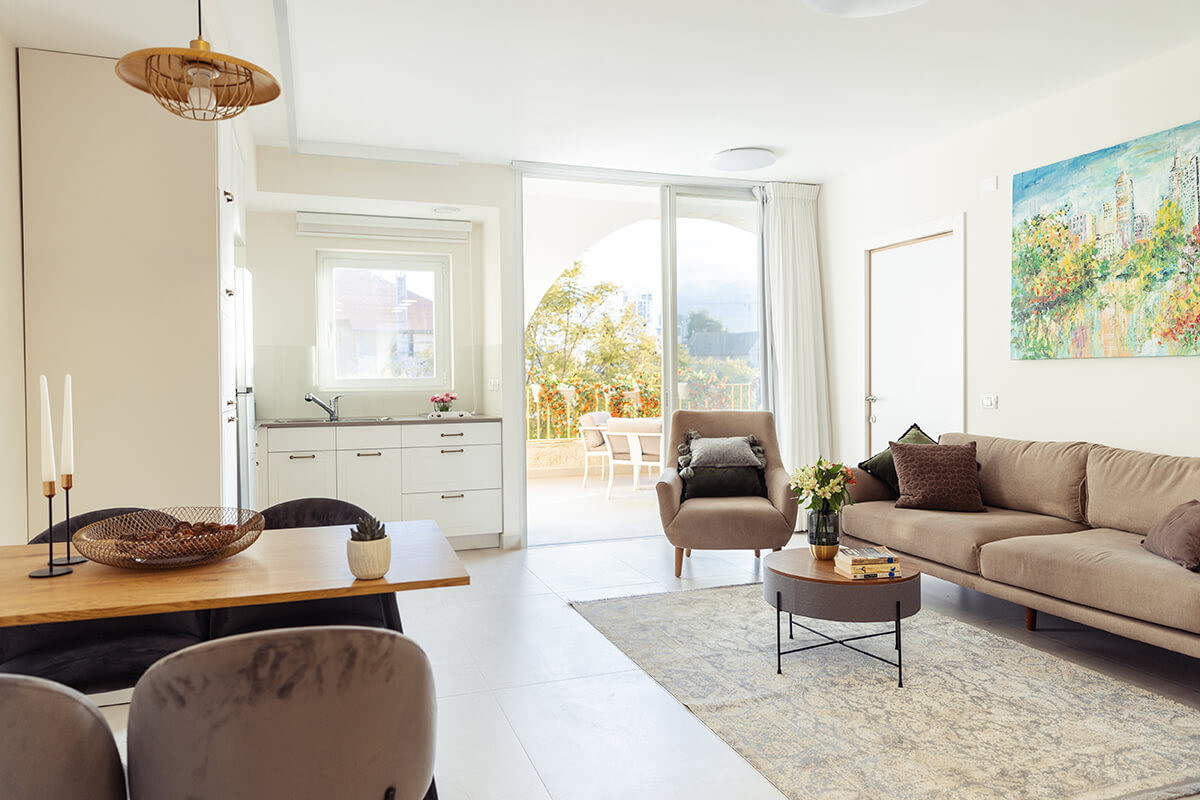 Tovei Ha'ir, Residence